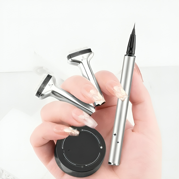 Stempel-eyeliner til præcis øjenmakeup